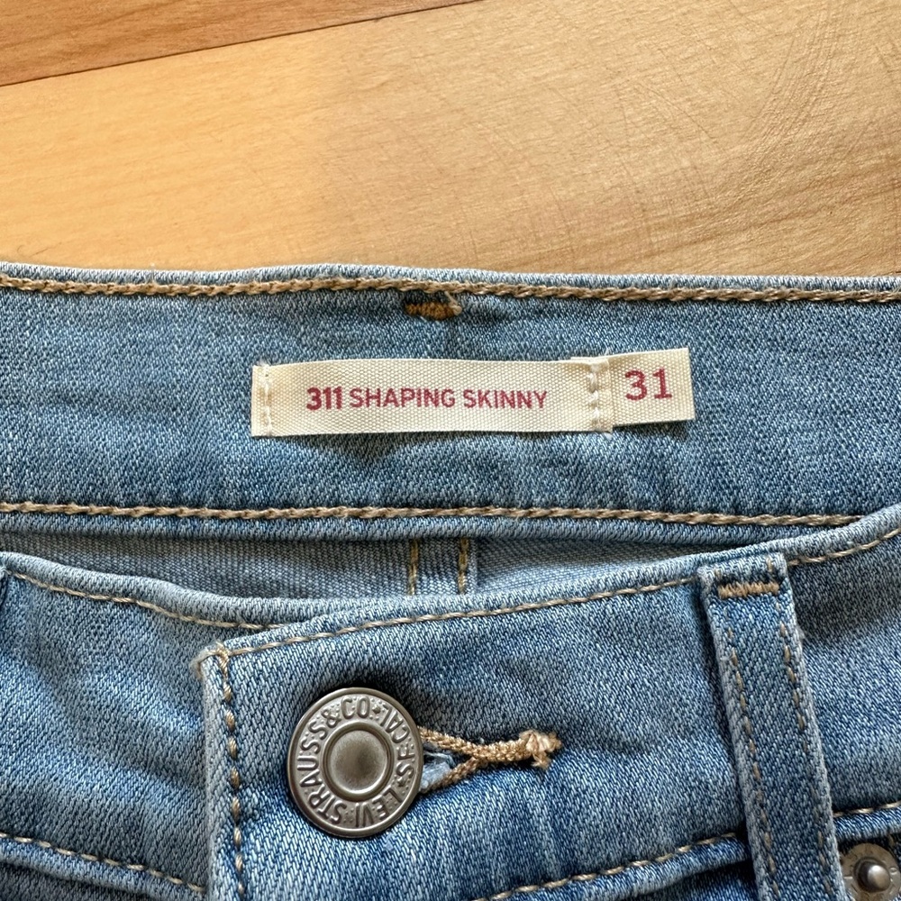 Levi's Women's Light Blue Skinny Jeans - Picture 7 of 11